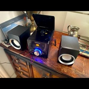 Magnavox Bluetooth radio and CD player speaker system New